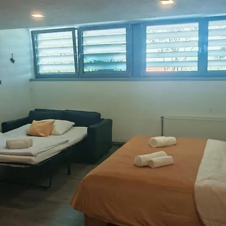 Rhea Apartment *